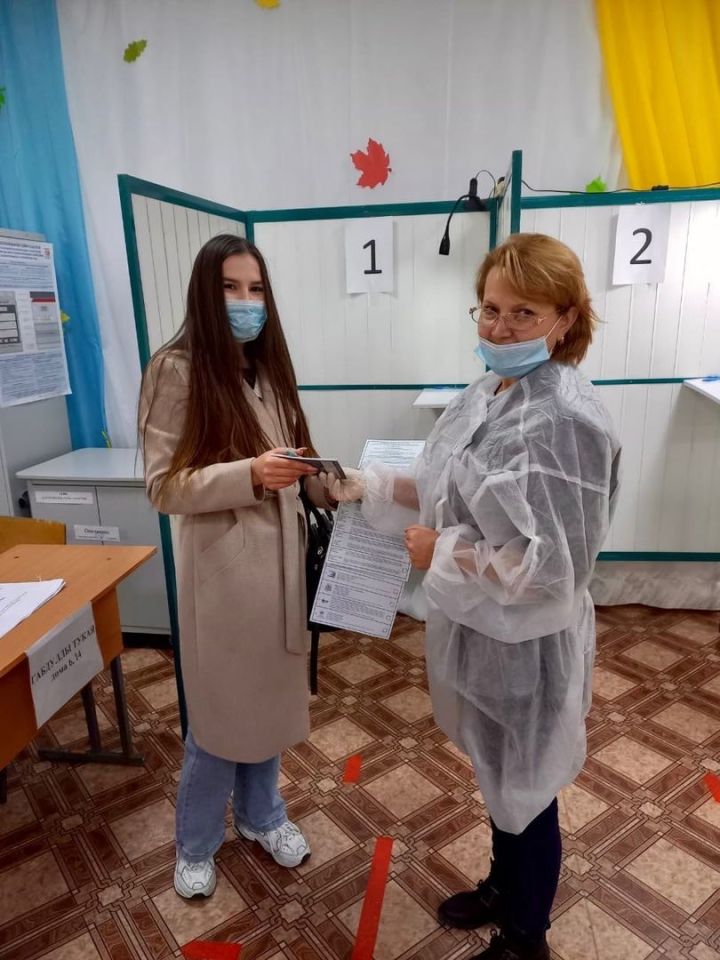 Диляра Зиганшина проголосовала на выборах в первый раз
