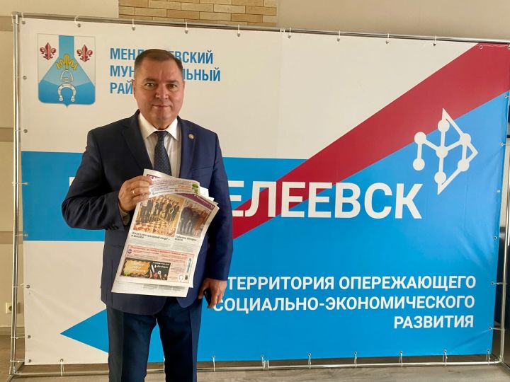 Глава района Валерий Чершинцев выписал газету «Менделеевские новости»
