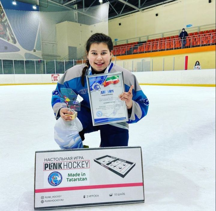 Юная хоккеистка из Менделеевска Алия Фархутдинова поступила в Детско-юношескую спортивную школу Нововоронежа