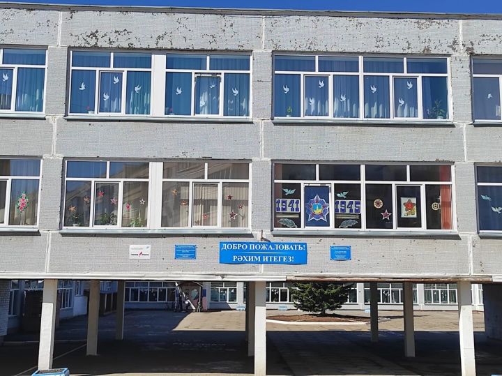 Образовательные учреждения Менделеевска подключились к&nbsp;акции «Окна Победы»