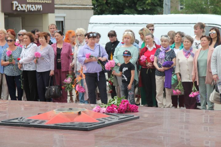 Менделеевцы почтили память солдат ВОВ в День памяти и скорби