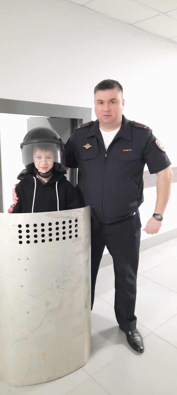 В отделении полиции Менделеевского района исполнили заветную мечту юного менделеевца