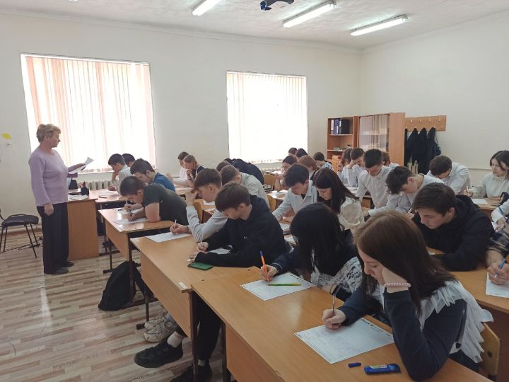 В школе №4 Менделеевска состоялся тотальный диктант по русскому языку