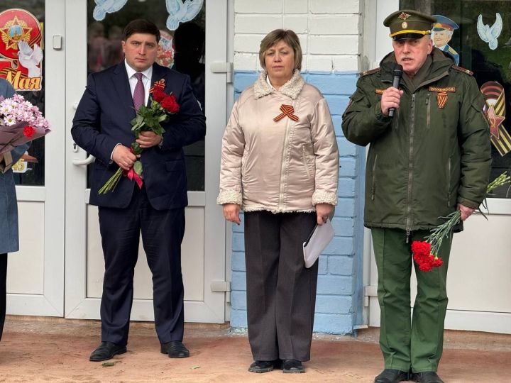 В Менделеевском районе состоялось открытие мемориальной доски выпускнику Тат.Челнинской школы Максиму Малкову, погибшему в ходе СВО