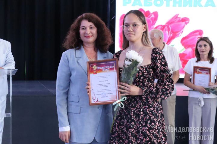 Медицинским работникам Менделеевского ЦРБ вручены почётные награды