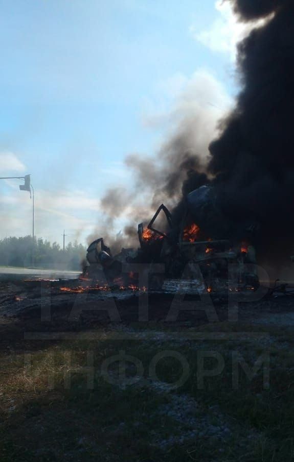 В Татарстане после ДТП загорелся бензовоз