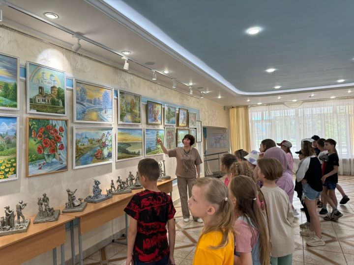 В Детской школе искусств состоялась экскурсия для детей