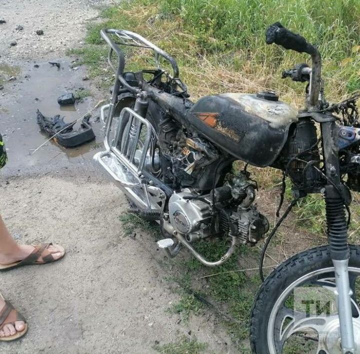 В Зеленодольском районе Татарстана подросток чуть не сгорел заживо вместе со своим мотоциклом