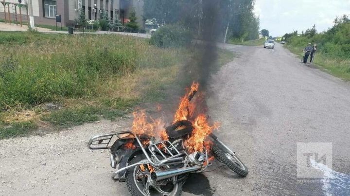 В Зеленодольском районе Татарстана подросток чуть не сгорел заживо вместе со своим мотоциклом