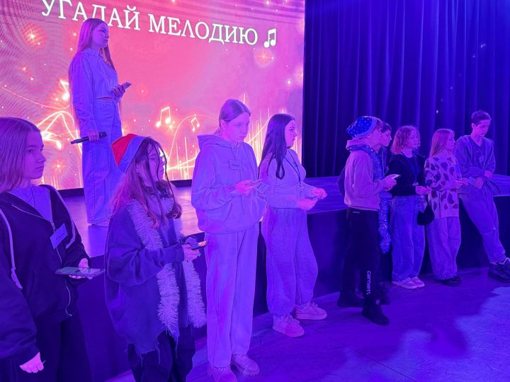 Определена команда-победитель музыкального шоу «Угадай мелодию» в Менделеевске