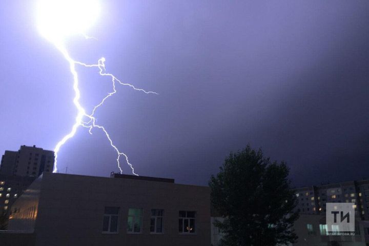 Синоптики предупреждают татарстанцев о грозах, ливнях, граде и шквалистом ветре