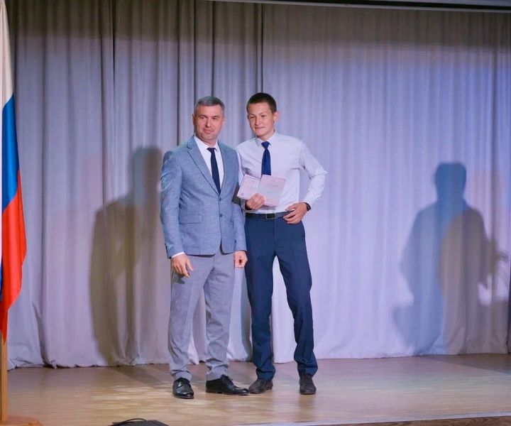 Сотрудники АО «Аммоний» Менделеевска приняли участие в церемонии вручения аттестатов выпускникам 9-х классов