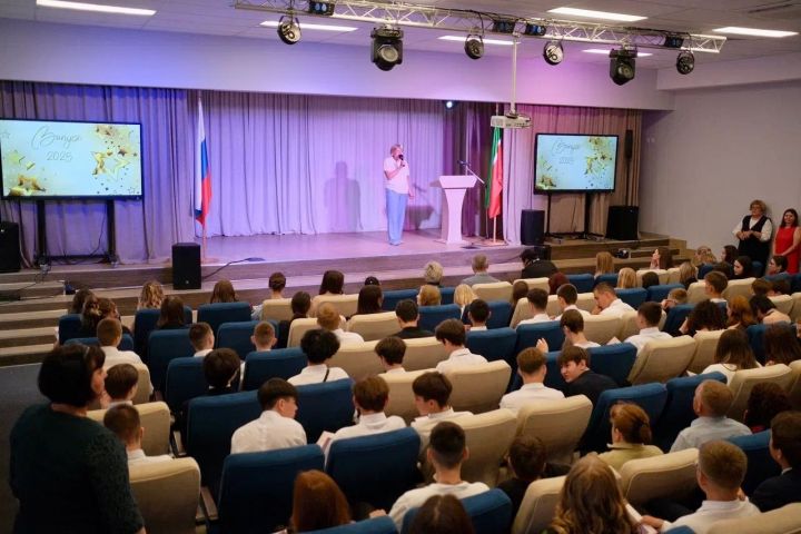 Сотрудники АО «Аммоний» Менделеевска приняли участие в церемонии вручения аттестатов выпускникам 9-х классов