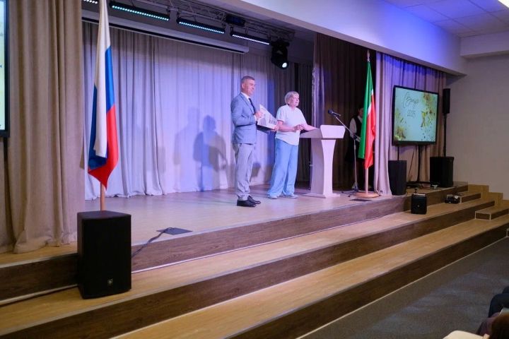 Сотрудники АО «Аммоний» Менделеевска приняли участие в церемонии вручения аттестатов выпускникам 9-х классов