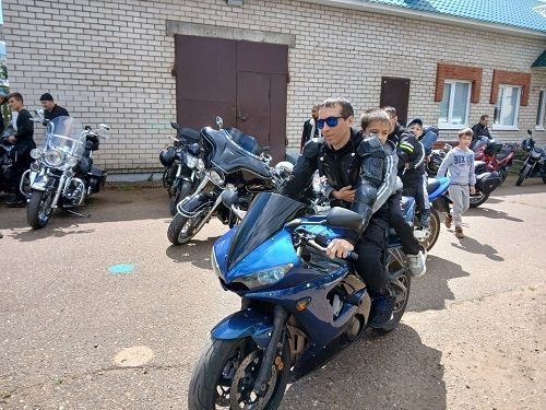 В гости к детям из приюта «Камские зори» приехали байкеры из Нижнекамска и Альметьевска