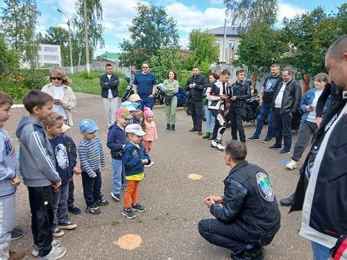 В гости к детям из приюта «Камские зори» приехали байкеры из Нижнекамска и Альметьевска