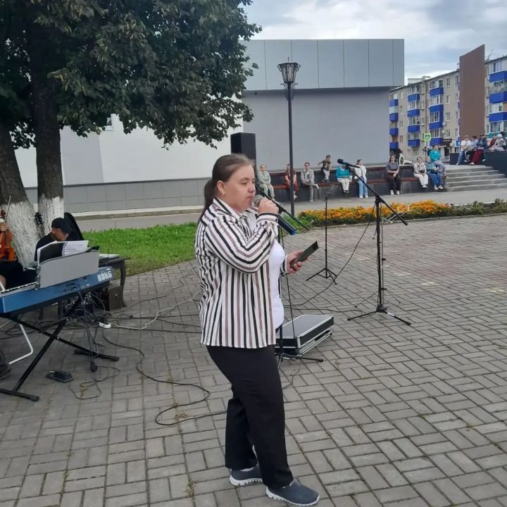 Гусли, поэзия и песни: фестиваль «Ритмы лета» собрал артистов в Менделеевске