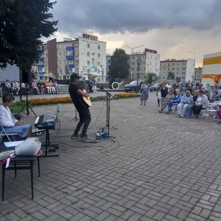 Гусли, поэзия и песни: фестиваль «Ритмы лета» собрал артистов в Менделеевске