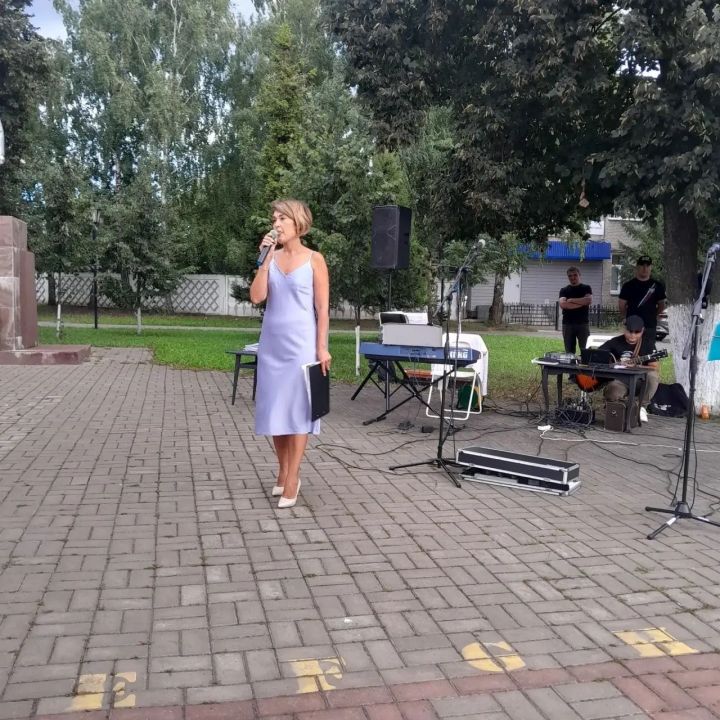 Гусли, поэзия и песни: фестиваль «Ритмы лета» собрал артистов в Менделеевске