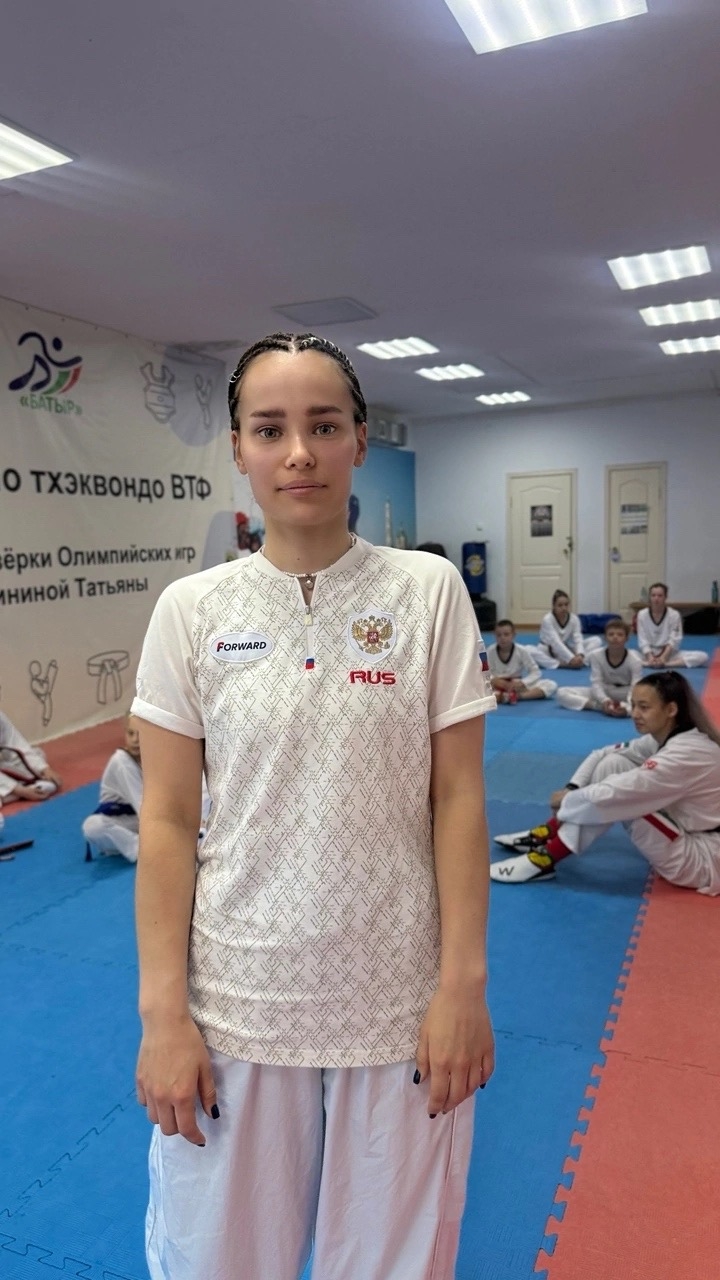 Аделина Серова - молодой тренер по тхэквондо СШ «Батыр».июль 2026 год Менделеевск