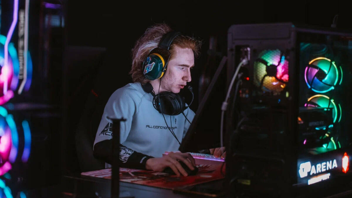 Участник чемпионата по Mobile Legends на Кубок Раиса РТ