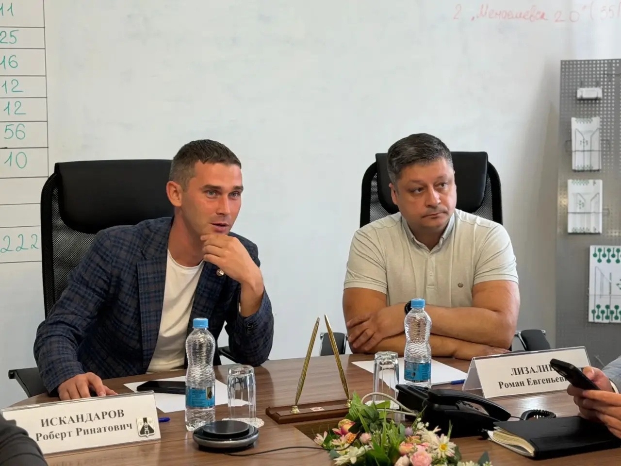 Роман Лизин и Роберт Искандаров на встрече в администрации