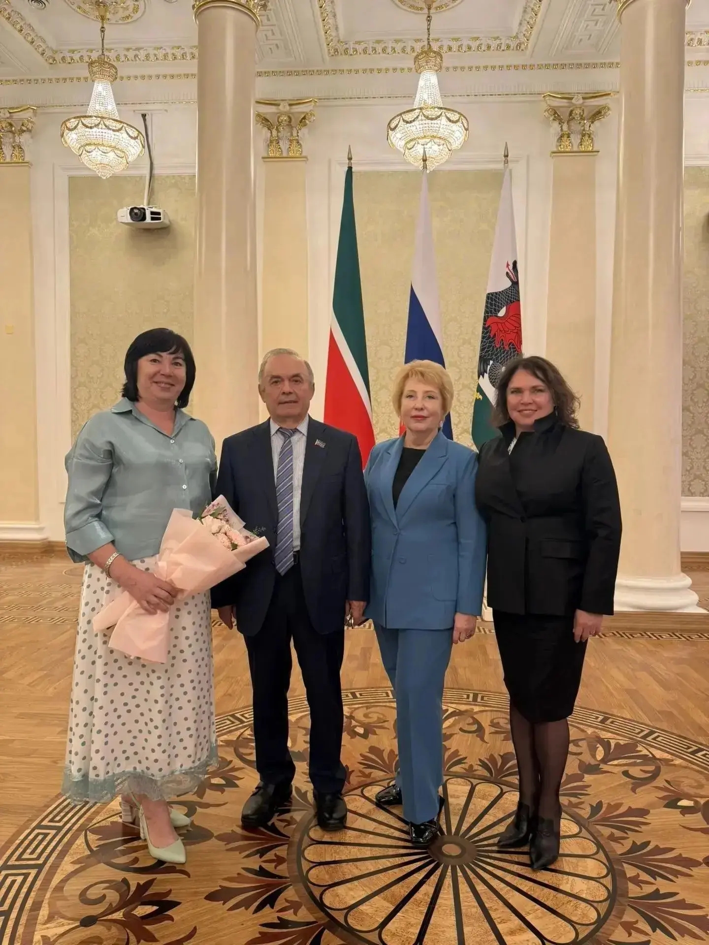 Татьяна Кузнецова с наградой в Казанской ратуше