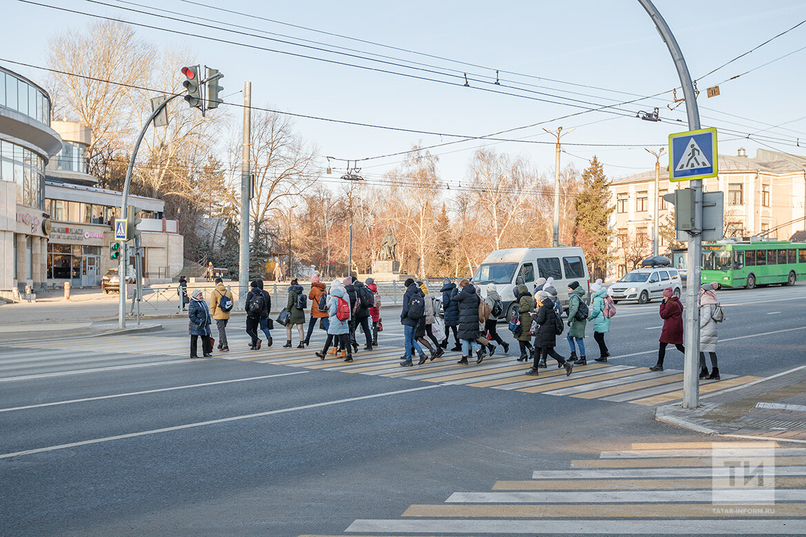 Пешеходный переход в большом городе