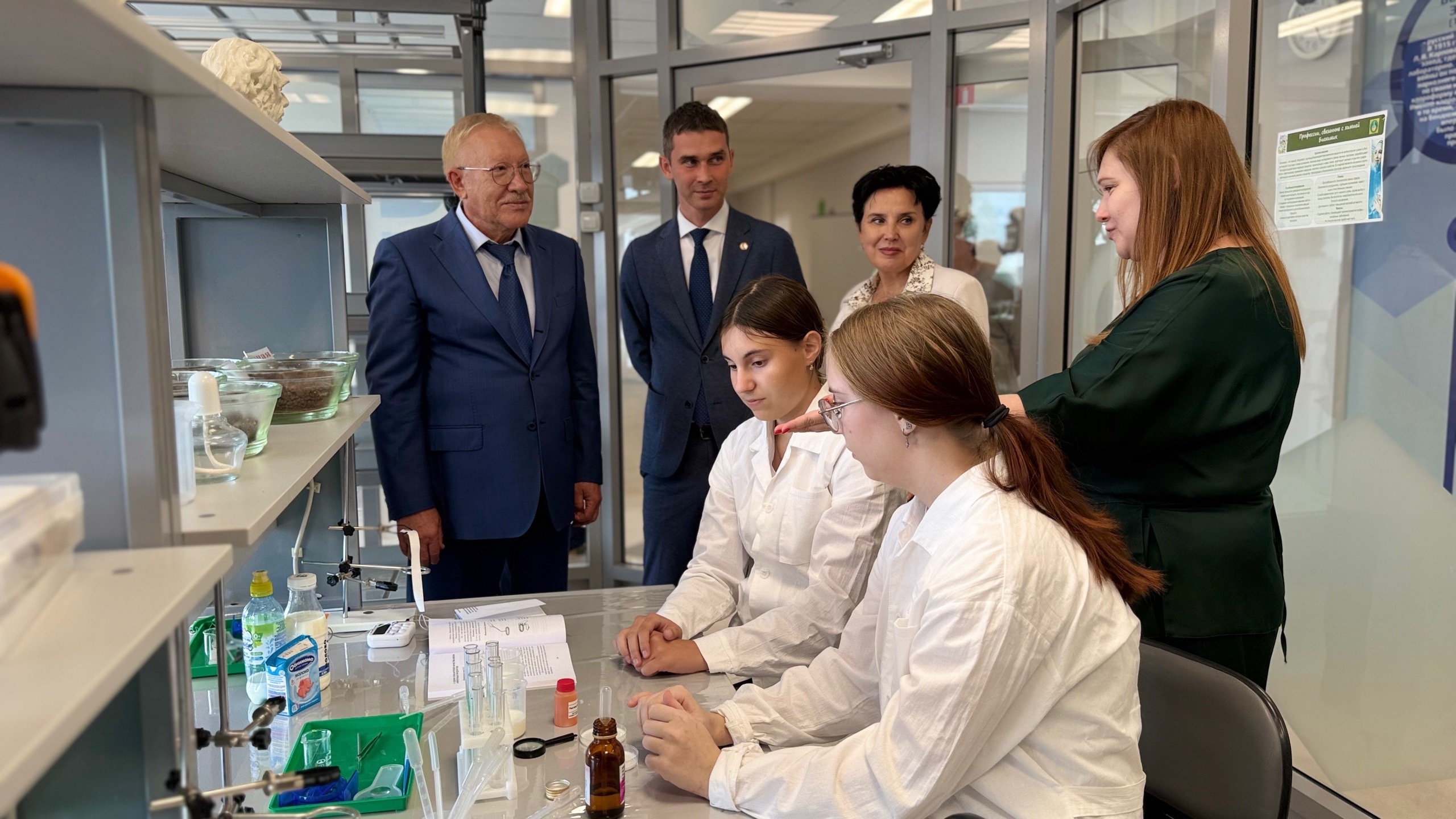Олег Морозов в лицее Менделеевска