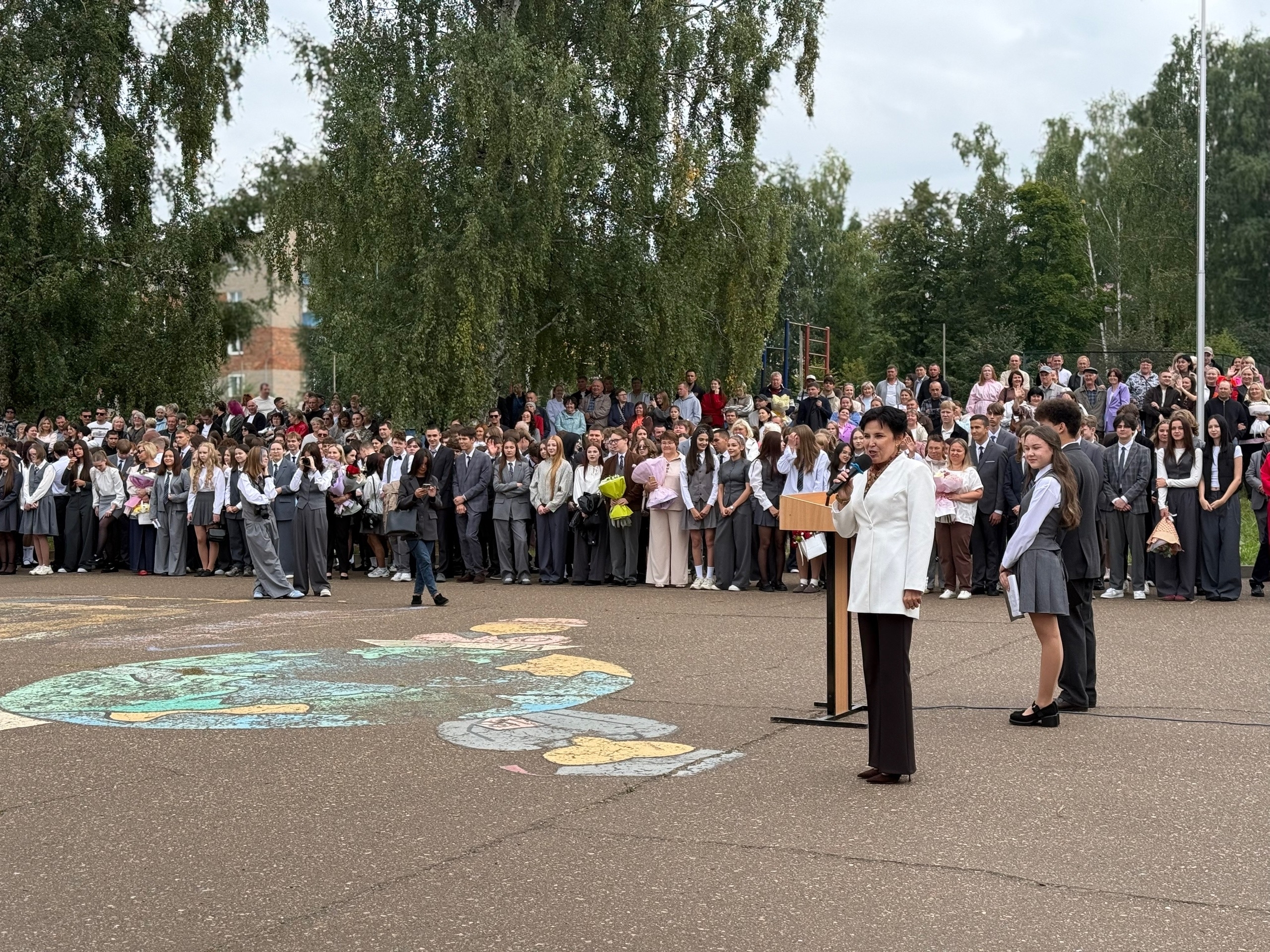 Лейсан Галеева на линейке 1 сентября