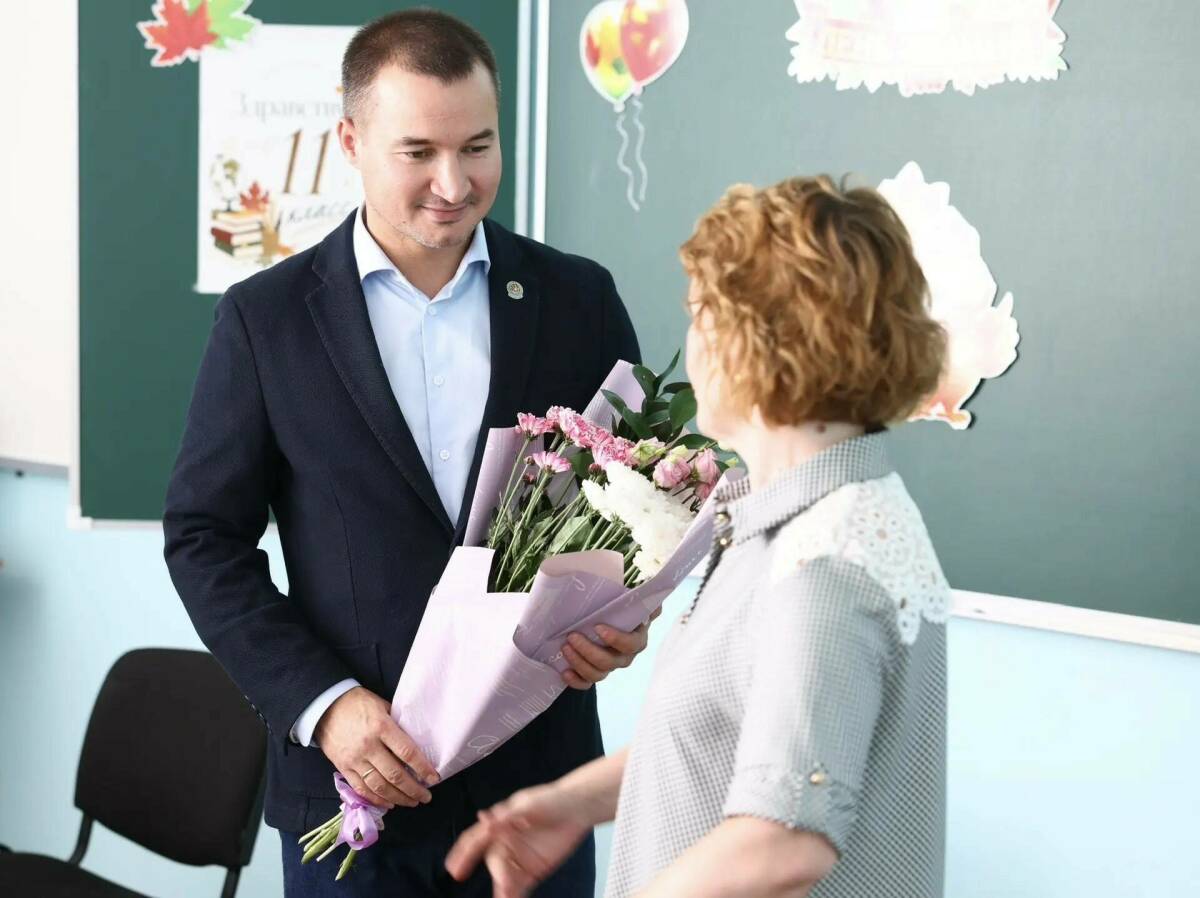 Ринат Садыков в школе в Лисичанске