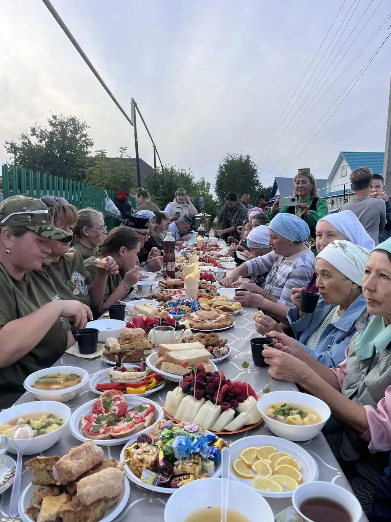 Жители села Псеево за общим столом на празднике 