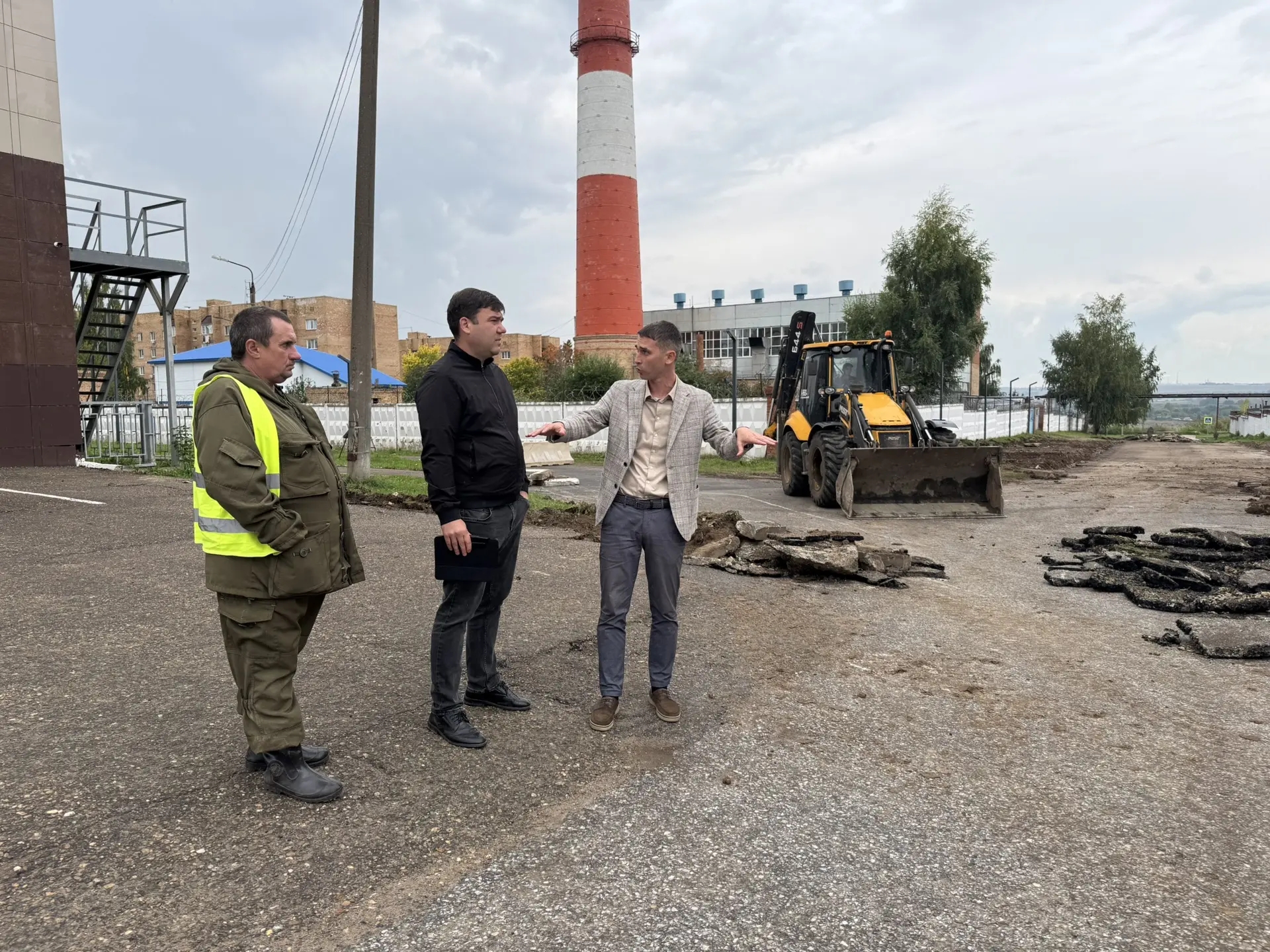 Ремонт дороги в Менделеевске