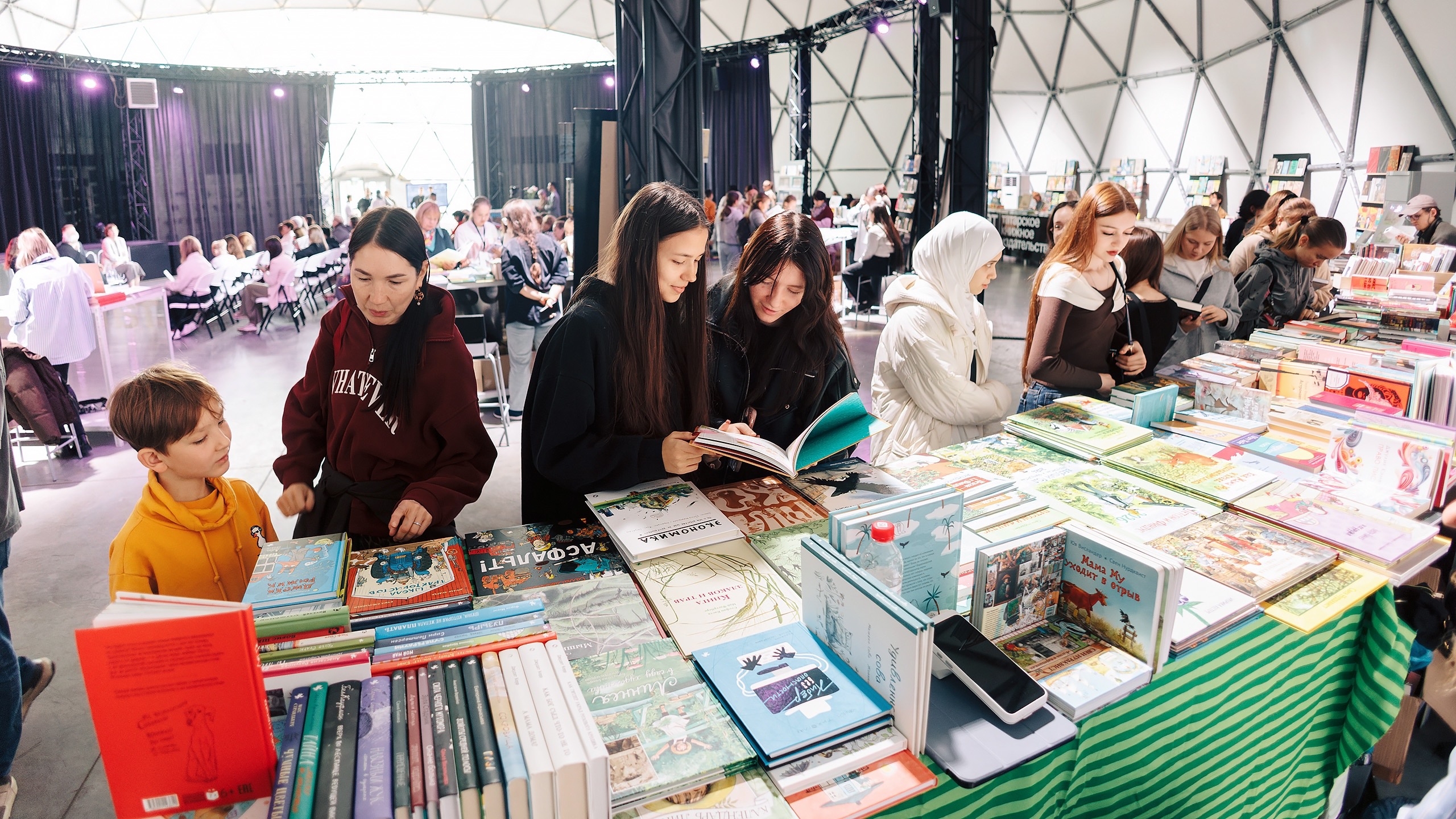 Книжный фестиваль "Мы и Менделеевск
