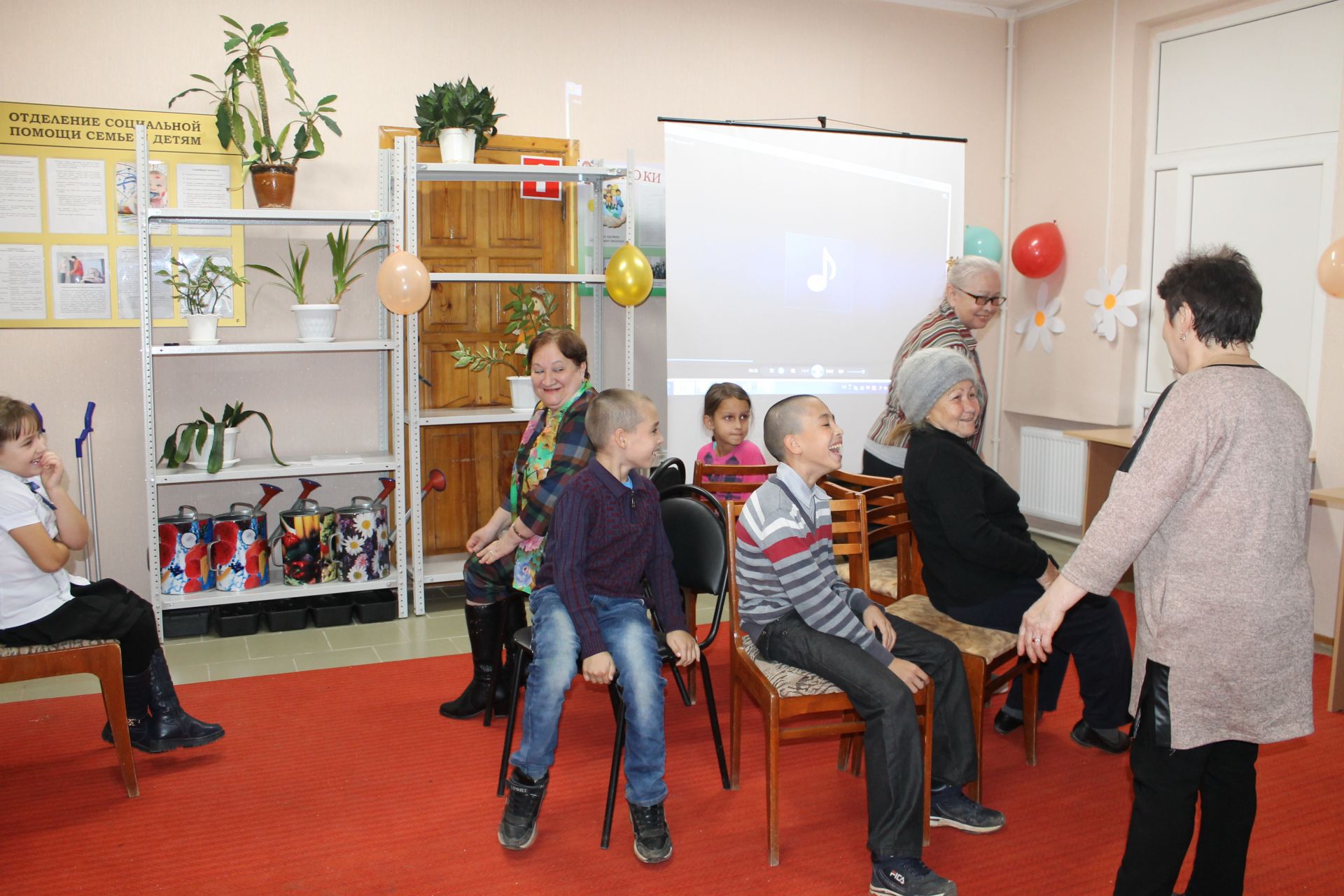 «Встреча двух поколений»- под таким названием в Менделеевске прошло мероприятие в декаду пожилых людей