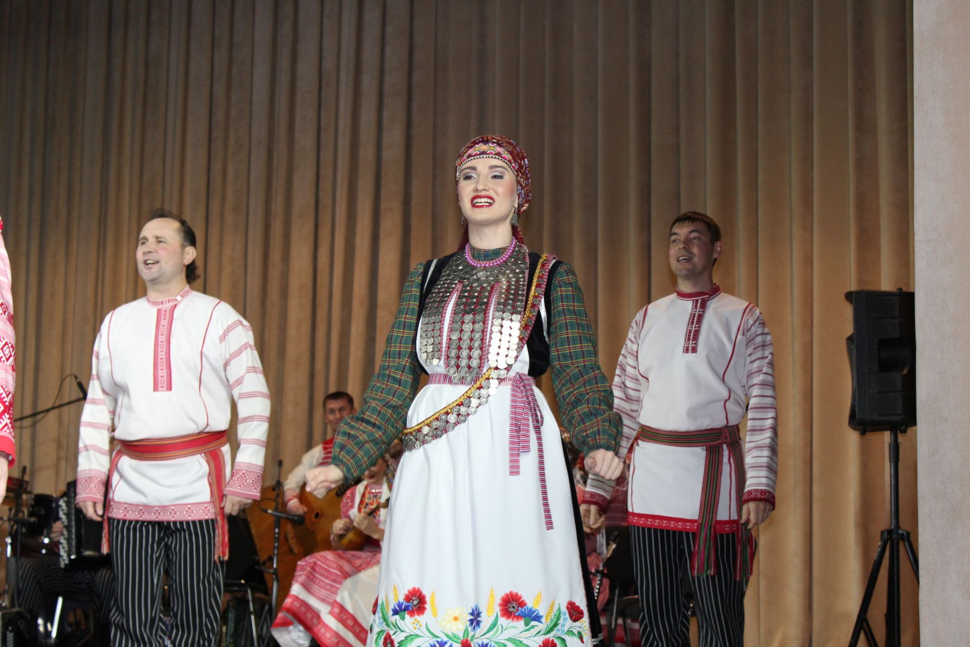 В Менделеевск в канун Дня народного единства удмуртский Государственный фольклорный театр «Айкай»