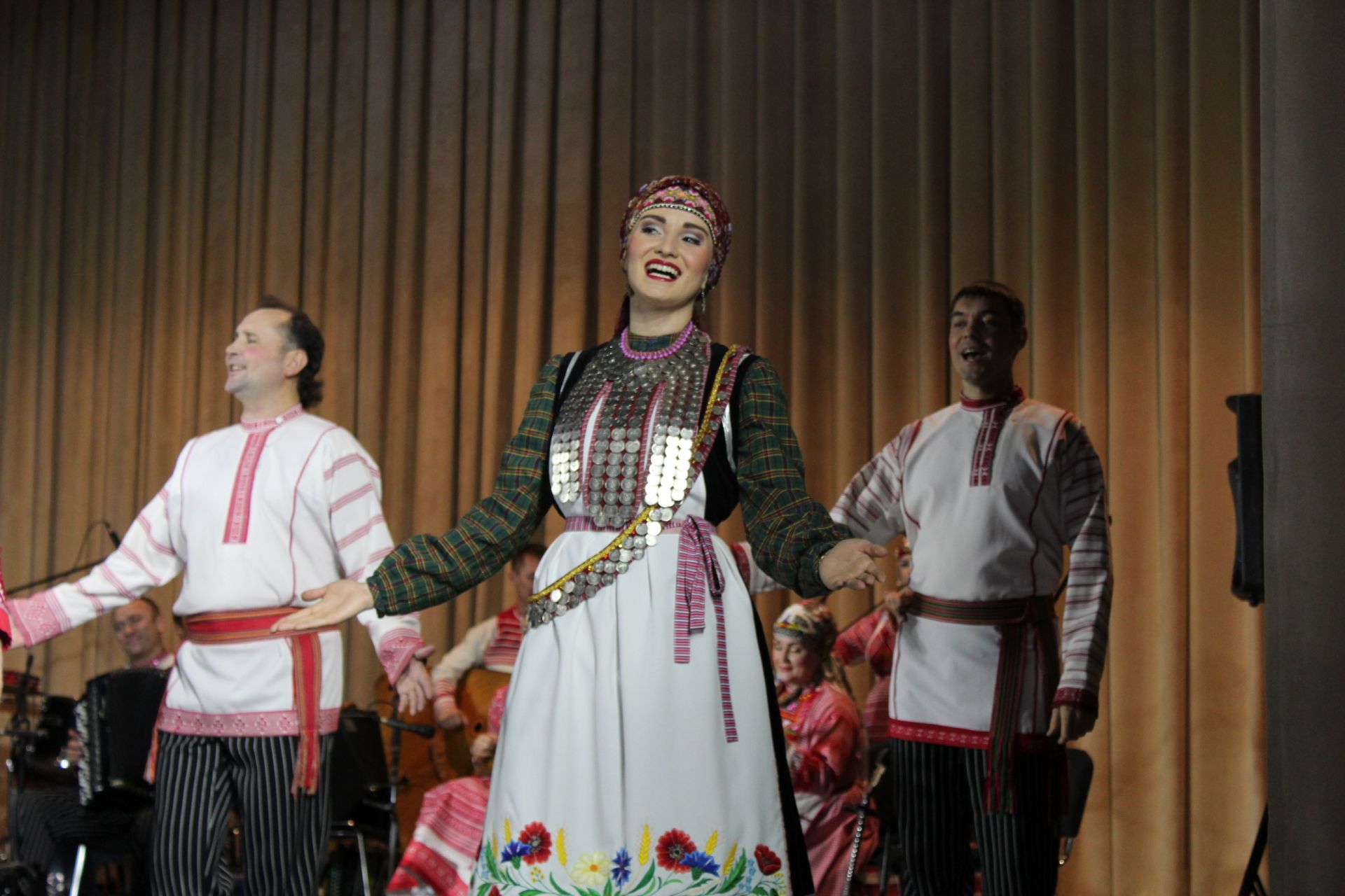 В Менделеевск в канун Дня народного единства удмуртский Государственный фольклорный театр «Айкай»