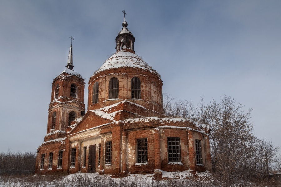 Основание села. Церковь Троицы Живоначальной Елабуга. Село татарские Челны. Менделеевский храм Церковь. Татарские Челны Церковь.