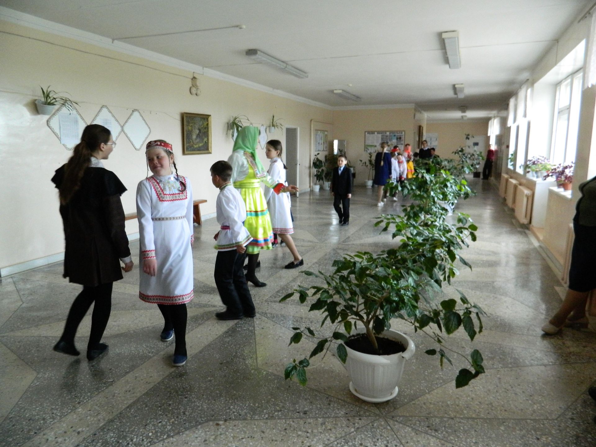 Менделеевских школьников познакомили с особенностями марийского костюма
