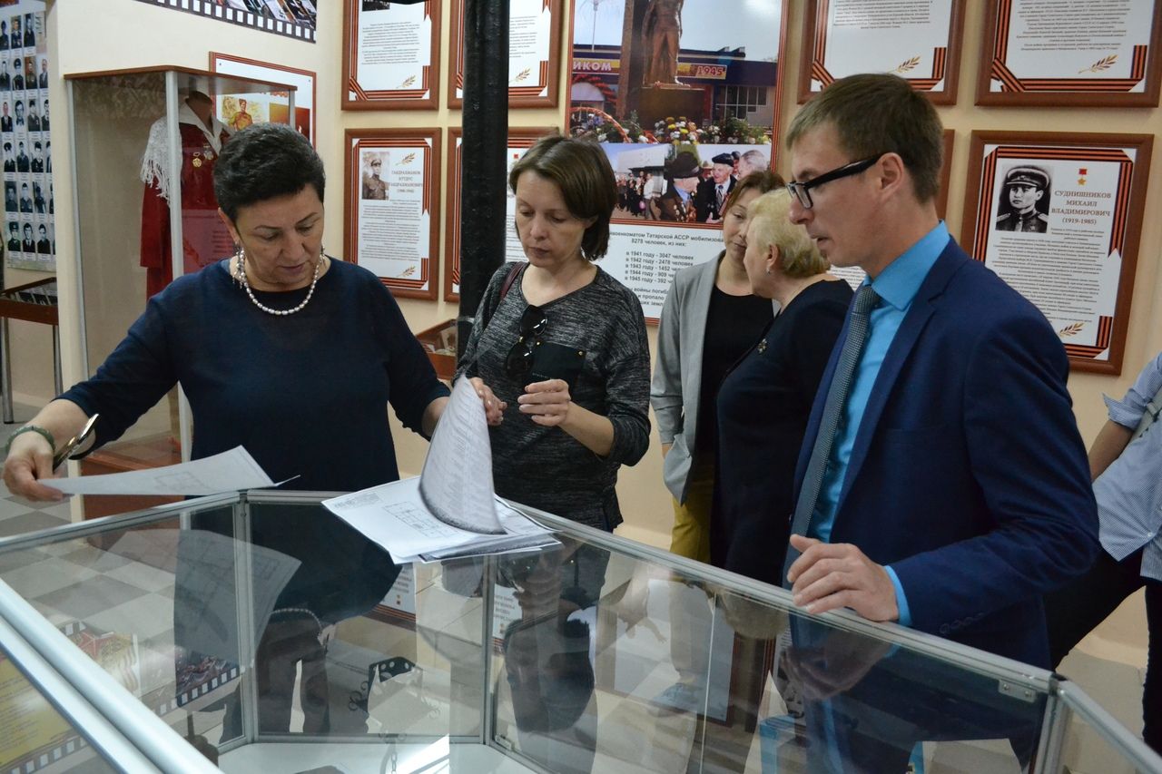 Сотрудники Елабужского государственного музея-заповедника посетили краеведческий музей Менделеевска