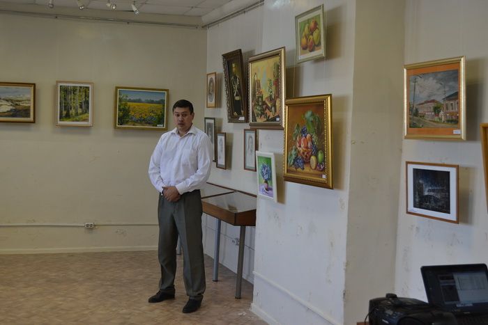 В Менделеевске состоялось открытие персональной выставки художницы Елены Шилиной