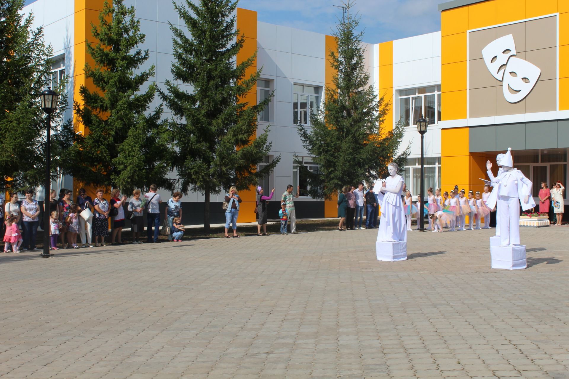 В Менделеевске в День республики открыли ДШИ