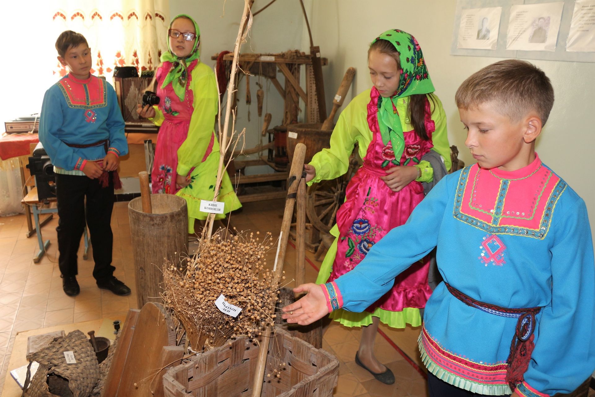 Ильнетские школьники познакомились с участниками марийского семейного фольклорного ансамбля "Памаш"