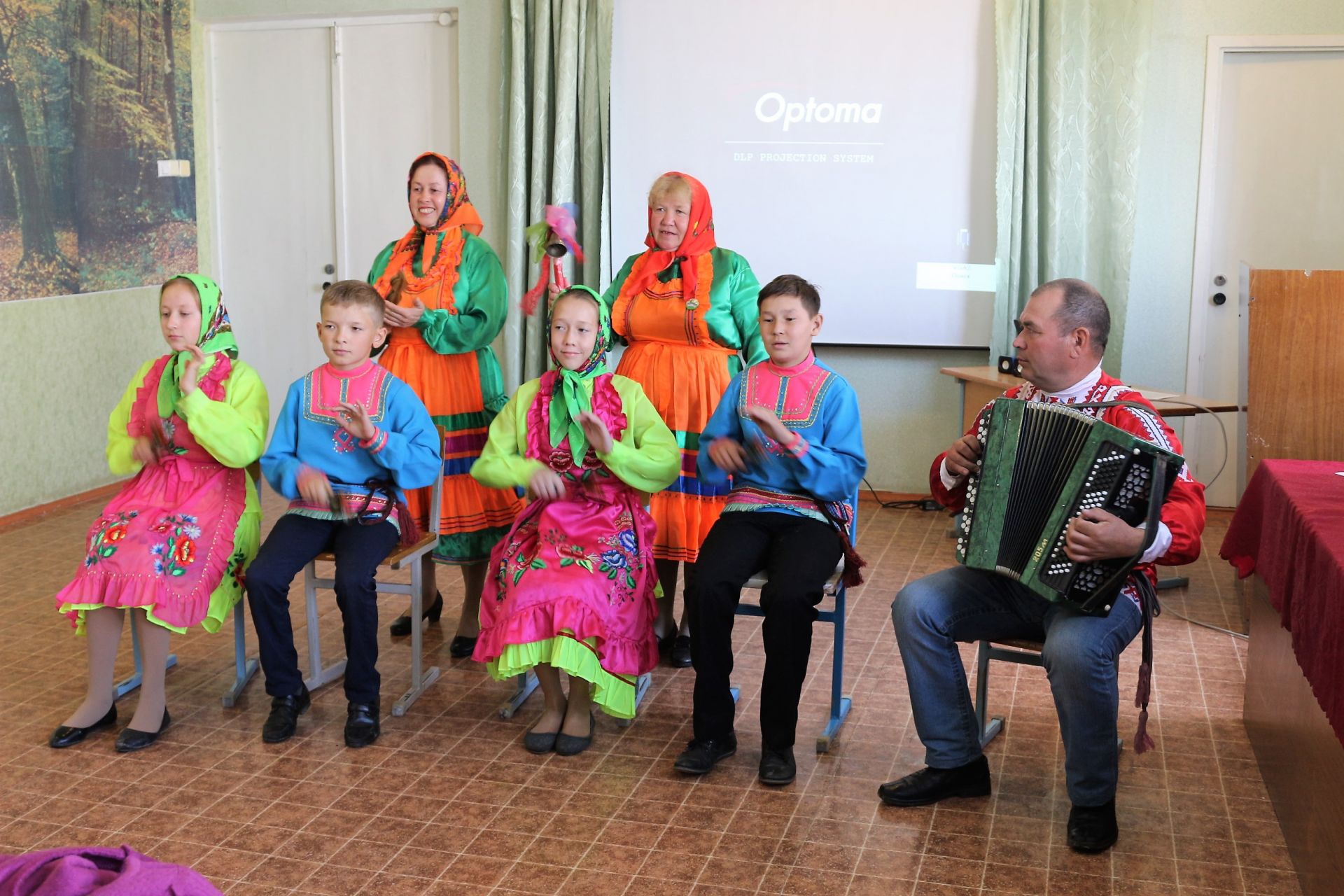 Ильнетские школьники познакомились с участниками марийского семейного фольклорного ансамбля "Памаш"