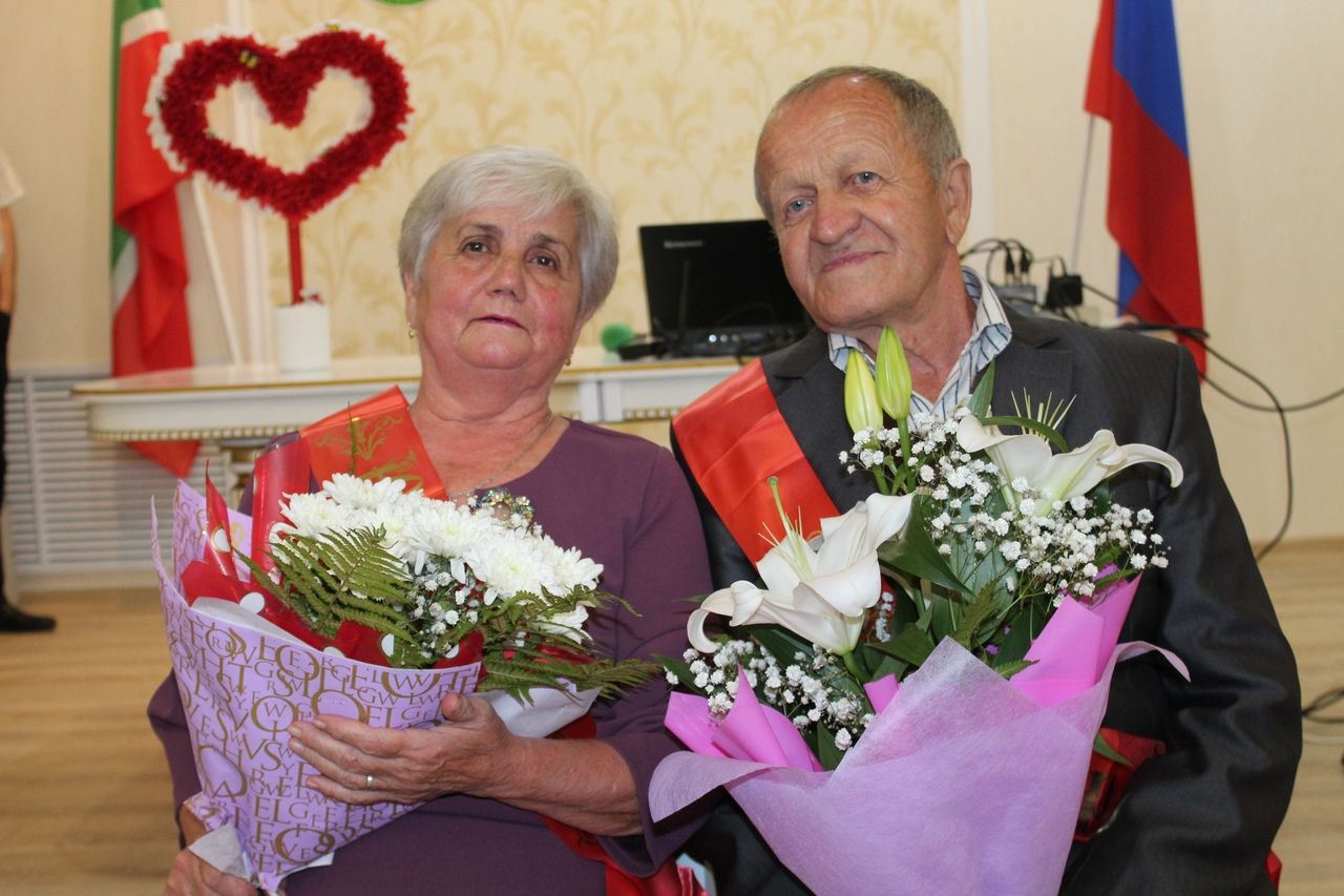 Супруги Пермяковы: "Нам было по 18 лет, когда встретились. Познакомились на танцах и с тех пор мы 50 лет вместе"