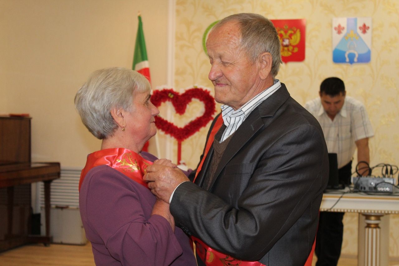 Супруги Пермяковы: "Нам было по 18 лет, когда встретились. Познакомились на танцах и с тех пор мы 50 лет вместе"