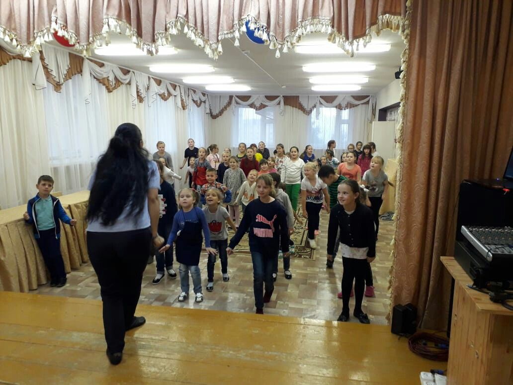 В Менделеевске прошел танцевальный флешмоб "Будь здоров"