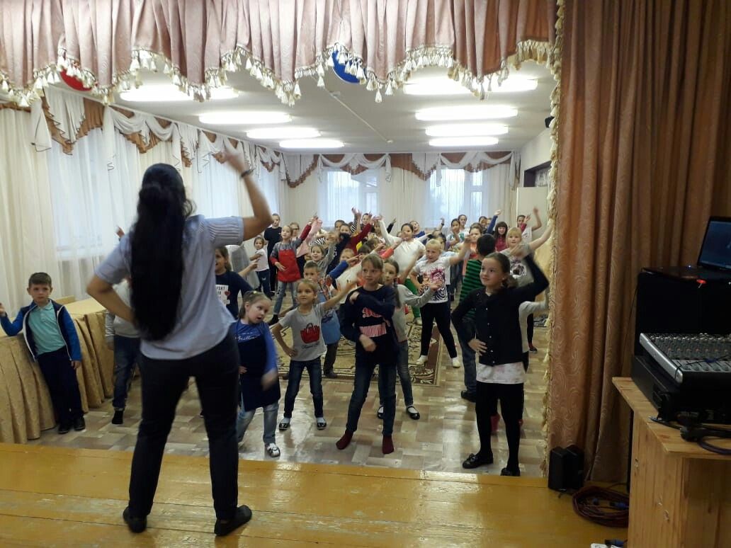 В Менделеевске прошел танцевальный флешмоб "Будь здоров"