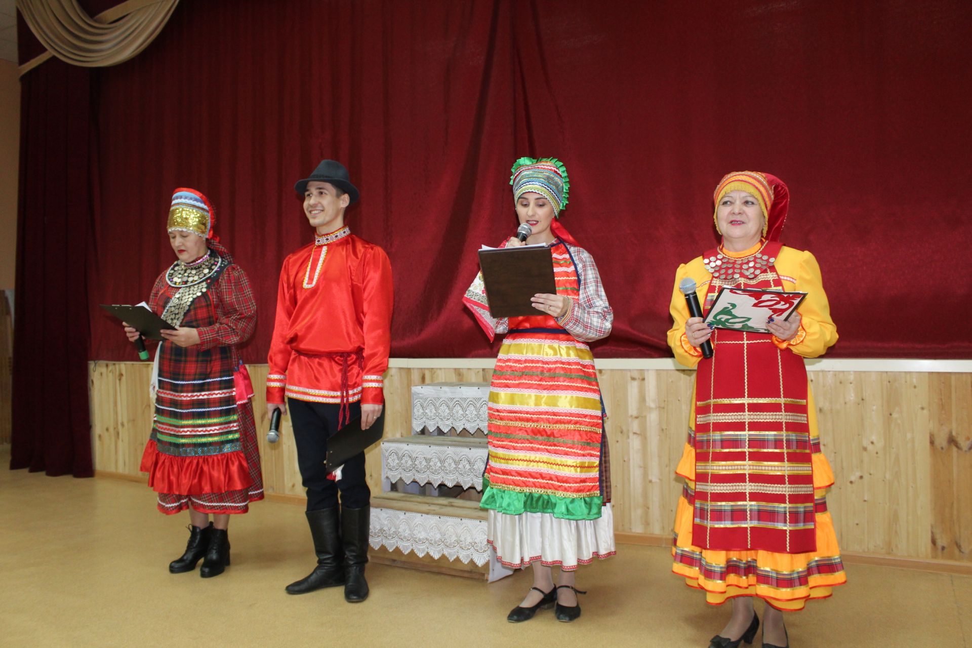 Кряшенский дом. Менделеевский дом культуры Пермский край. Культура Пермского края. Фестиваль народного творчества на улице.