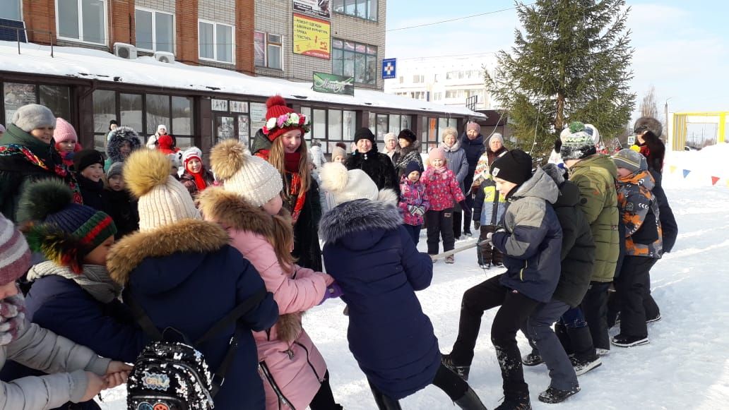 Для менделеевцев была проведена игровая театрализованная программа «Широкая масленица»